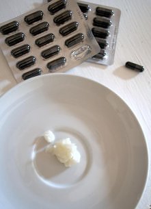 sposób na domowe, bezpieczne wybielanie zębów- 1 zabieg ok 60 groszy- po przepis kliknij w zdjęcie !