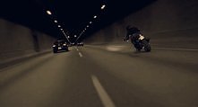 Na motocyklu jest nieziemska jazda a motocyklista to prawdziwa gwiazda