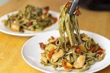 Tagliatelle z kurczakiem i suszonymi pomidorami