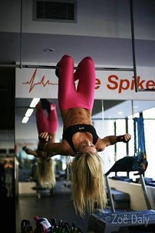 "W życiu chwały nie przynosi to, że nigdy nie upadamy, lecz to, że podnosimy się po każdym upadku" 
- Nelson Mandela