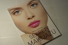 Polećcie mi dobry poradnik makijażu,może któraś z was z takiego korzysta?:)