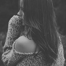 W końcu się poddasz. 
Nie walczysz, nie krzyczysz, nie płaczesz. 
Patrzysz obojętnym wzrokiem na to, co Cię otacza.