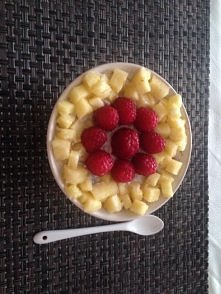 Owsuanka z ananasem i malinami mniam...