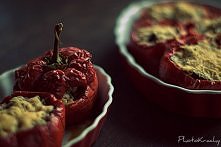 Pieczone papryki faszerowane kurczakiem oraz grzybami