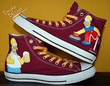 Ręcznie malowane converse'y. Homer Simpson :D Link do fanpage'a po kliknięciu na zdjęcie