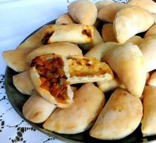 Drożdżowe pierożki z pieczarkami