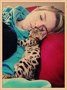 Kolejna noc przedemną..Co robić..Co robić . . . pomocy...Znowu się boję.