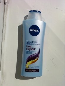 Najlepszy szampon! Stosuję go już od kilku miesięcy i moje włosy są miękkie i przyjemne w dotyku ;) Jest bardzo wydajny, ponieważ wystarczy niewielka ilość nawet na długie włosy...