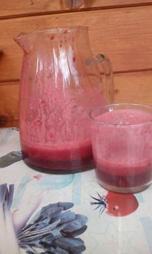 sok z jabłek i aronii <3 przepyszny i zdrowy !!