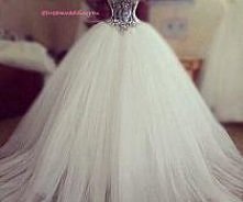 suknia ślubna z delikatnym ...