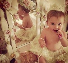 Tak się bawią małe księżnic...