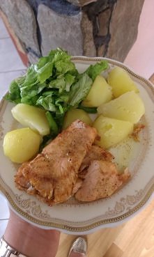 łosoś z ziemniakami gotowan...