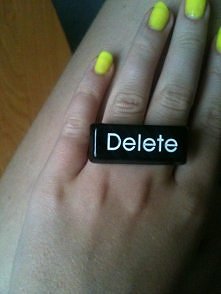 Kocham ten pierścionek ;***