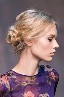 Nie masz pomysłu na poniedziałkową fryzurę? 

Zobacz propozycje na uciążliwy 'bad hair day', który może zdarzyć się w każdy dzień tygodnia!