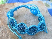 Pleciona techniką makramową...