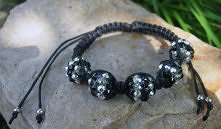 Pleciona techniką makramową...