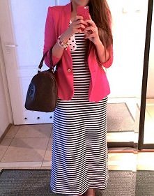 Właśnie dostałyśmy zdjęcie od naszej klientki :D Wieczorne wyjście z koleżankami i idealna sukienka maxi :D jesteśmy bardzo szczęśliwe!!!! 

instyler.pl