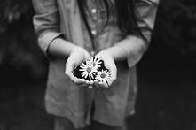 " Anioł niegdy nie upada. Diabeł upada tak nisko, że nigdy się nie podniesie. Człowiek upada i powstaje. "