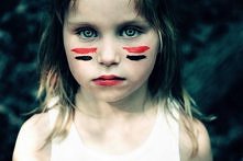 Bądź tak blisko jak tylko się da. kochaj tak mocno jak potrafisz. Marz o rzeczach niemożliwych i pokonuj coraz większe mury.