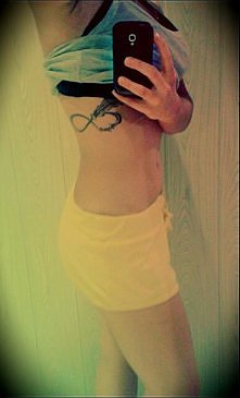 Mój tatuaż na żeberkach . Bolało w niektórych miejscach . * Hope *