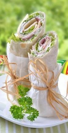 Domowa tortilla z pastą z suszonych pomidorów – jak zrobić? 

Składniki:

½ szklanki mąki pszennej
½ szklanki maki kukurydzianej
szczypta soli
½ szklanki ciepłej wody
250 g. bia...