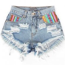 wytarcia, kieszonki z fajnym wzorem, wysoki stan - spodenki idealne <3