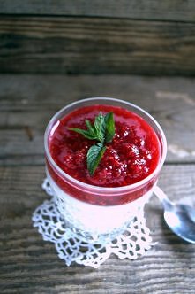limonkowa panna cotta z sosem malinowym- po przepis kliknij w zdjęcie