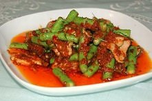 Smażona Wieprzowina z Zieloną Fasolą i Chilli - przepis przygotowany przez prawdziwą Tajkę. Smakowało? Zostaw nam swój komentarz :)