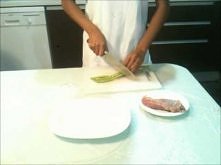 Smażona Wieprzowina z Zieloną Fasolą i Chilli - Przepis video przygotowany przez prawdziwą Tajkę. Smakowało? Zostaw nam swój komentarz :)