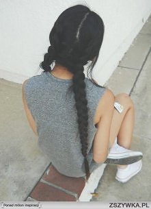 Szałwia na włosy. :) dzieki...