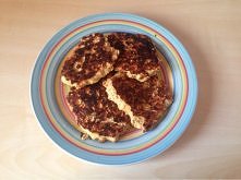 Moje dzisiejsze śniadanie czyli placuszki z płatków owsianych, jajka, serka homogenizowanego i cynamonu:)