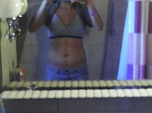 sory za jakość..;dd co polecacie na boczki i oponke....cwicze z mel b od tygodnia i myślicie ze bede miala plaski brzuch do konca wakacji ??? 
tak wql to co wy o moim brzuchu my...