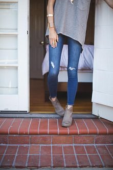 skinny jeans + baggy tshirt