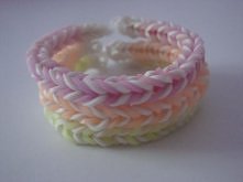 HIT TEGO LATA - loom bands
zapraszamy na bloga: magda-iza.blogspot.com