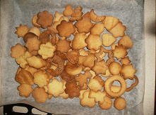 Ciasteczka miodowe
Składniki:
-60 dag mąki
-20 dag cukru
-7 dag margaryny
-7 dag miodu
-2 jajka
-pół łyżeczki sody oczyszczonej
-pół łyżeczki proszku do pieczenia
-4 łyżki mleka...