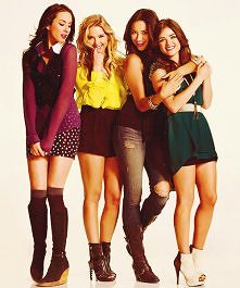 Hanna, Aria, Em i Spencer . . najlepsze.! 
najmniej z tej czwórki lubię Em, często działa mi na nerwy :(