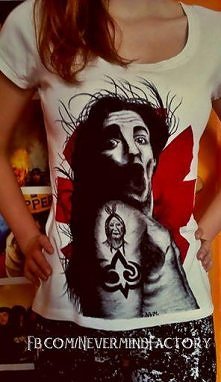 Najnowsza ręcznie malowana koszulka. Zdjęcie przenosi na fanpage, zapraszam, jest tam więcej moich prac :)