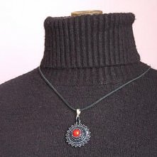 Koralikowy wisior z koralem