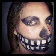 troche strasznie wyglada moja corka,ale mysle,ze udany makijaz