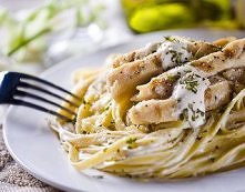 Składniki:

pierś z kurczaka (najlepiej zagrodowego) pokrojona w drobną kostkę
opakowanie serka mascarpone
śmietanka 12 procent (najlepiej Łaciata)
chilli, czosnek i zioła (świe...