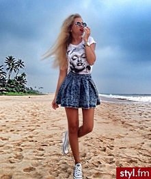 gdzie dostane taka spodnice i bluzke ?