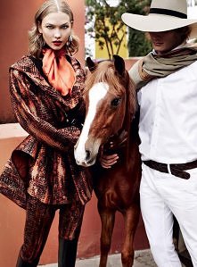 Dark Horse. Karlie Kloss w obłędnie jesiennej scenerii. Wyśmienite zdjęcia Mario Testino. 

Więcej na Moda Cafe!