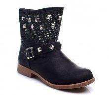 Czarne kowbojki z ćwiekami.