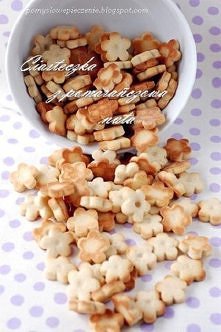 ⦁	110 g miękkiego masła
⦁	1/3 szklanki drobnego cukru
⦁	300 g maki pszennej
⦁	1 łyżka miodu
⦁	1 łyżka soku z pomarańczy
⦁	1 łyżeczka skórki z pomarańczy
⦁	1/2 łyżeczki ekstraktu...