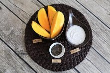 Pyszny deser, zdrowy i pożywny. Słodziutkie i dojrzałe mango zmiksowane z mlekiem kokosowym. Do tego łyżeczka nasion Chia, których popularność w Polsce rośnie z dnia na dzień. N...