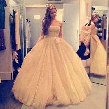 o mój Boze! przepiekna !!! idealna na ślub, prawda ? :)