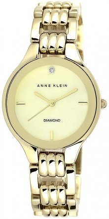 Ciekawy zegarek na pięknej stalowej bransolecie.