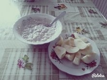 co myślicie o takim śniadanku? płatki owsiane z jogurtem + jabłko 