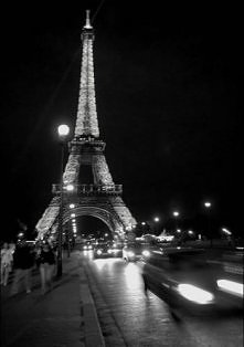 Paryż nocą