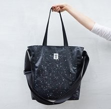 czarna torba z recyklingu. ...